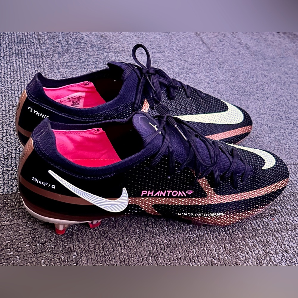 Men’s 9.5 Metallic Copper/Black/White Nike Phantom GT2 FG Elite Soccer Cleats